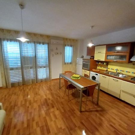 Casa Vacanze Aci Trezza In Front Of The Sea Aci Castello Exterior foto